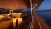 Motor yacht DAYDREAM -  Side Deck
